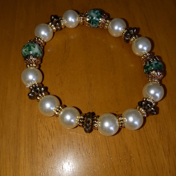 3-Crystal Genuine Green Zebra Jasper with Pearls accents.. Elastic Brace… - Picture 4 of 6